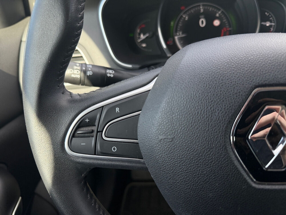 Megane IV M&eacute;gane IV Berline dCi 110 Energy Life 2016 occasion 19360 MALEMORT