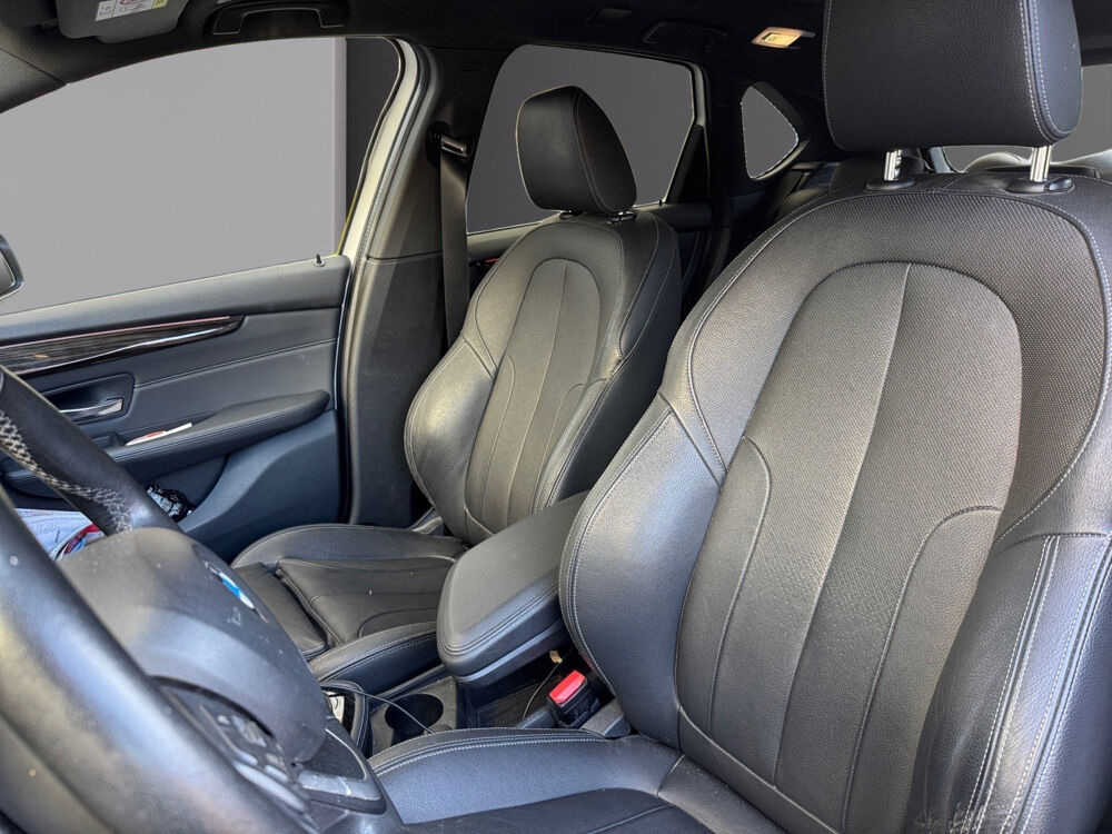 Serie 2 Active Tourer 216d 116 ch Luxury A 2018 occasion 13600 LA CIOTAT