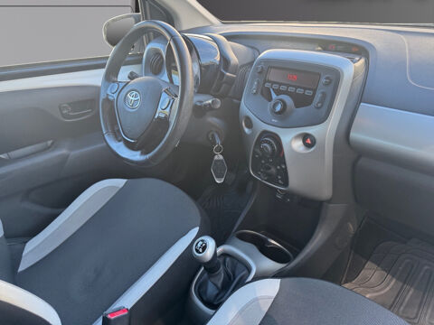 Aygo 1.0 VVT-i x-play 2015 occasion 13600 LA CIOTAT