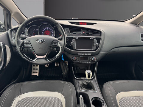 Ceed Cee'd 1.6 CRDi 128 ch FIFA World Cup Edition 2014 occasion 13600 LA CIOTAT