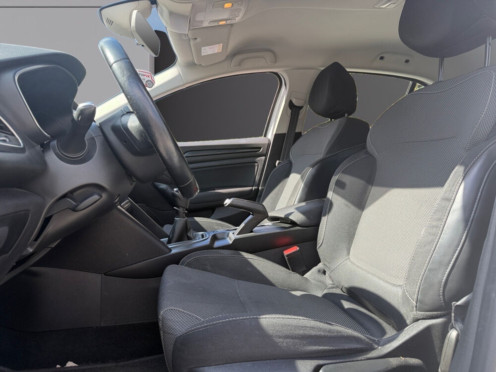 Megane IV M&eacute;gane IV Berline dCi 110 Energy Life 2017 occasion 77400 Lagny-sur-Marne
