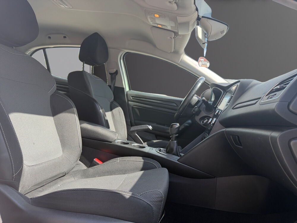 Megane IV M&eacute;gane IV Berline dCi 110 Energy Life 2017 occasion 77400 Lagny-sur-Marne