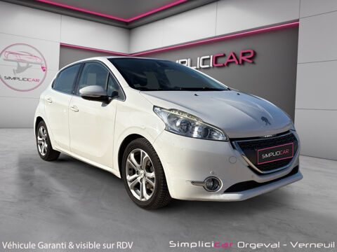 Peugeot 208 1.6 e-HDi 92CH BVM5 Féline/ Radar