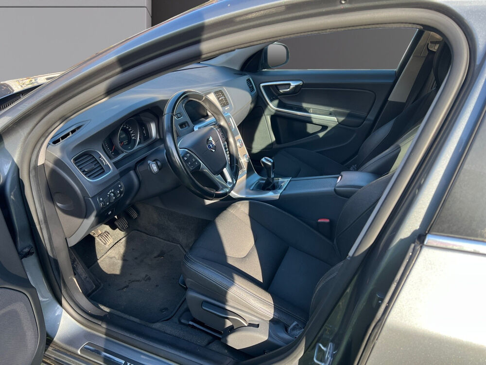 V60 D2 120 ch Stop&Start Momentum Business 2015 occasion 59110 La Madeleine