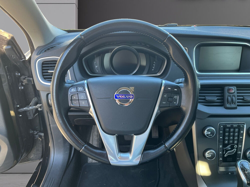 V40 Business D2 120 Momentum Business Geartronic A 2015 occasion 59110 La Madeleine