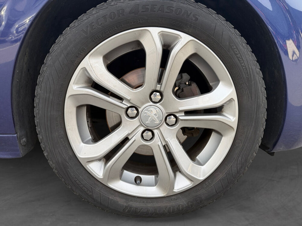 208 1.6 VTI ALLURE 2014 occasion 59110 La Madeleine