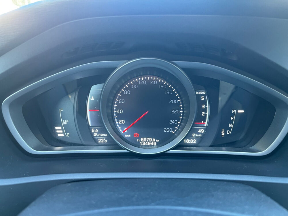 V40 Business D2 120 Momentum Business Geartronic A 2015 occasion 59110 La Madeleine