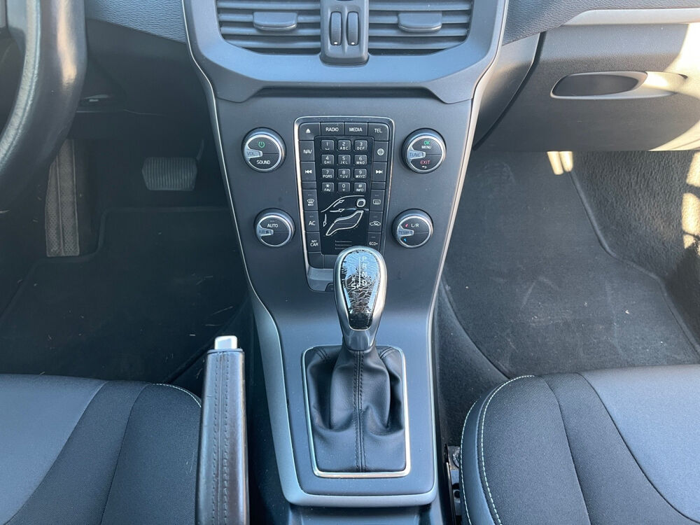 V40 Business D2 120 Momentum Business Geartronic A 2015 occasion 59110 La Madeleine