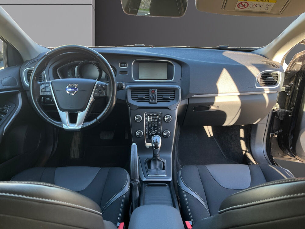 V40 Business D2 120 Momentum Business Geartronic A 2015 occasion 59110 La Madeleine