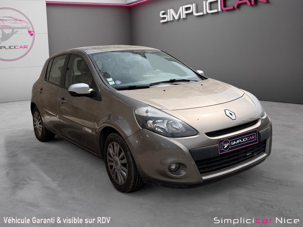 Clio III 1.2 16V 75 eco2 TomTom Live 2012 occasion 92420 Vaucresson