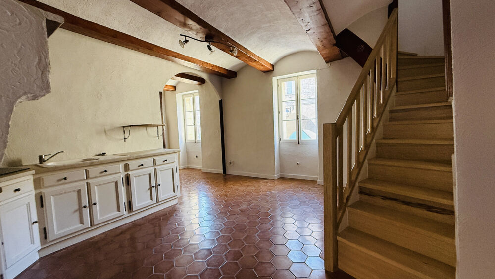 Maison de village avec commerce loué, appartement rénové et fort potentiel - Arpaillargues-et-Aureillac