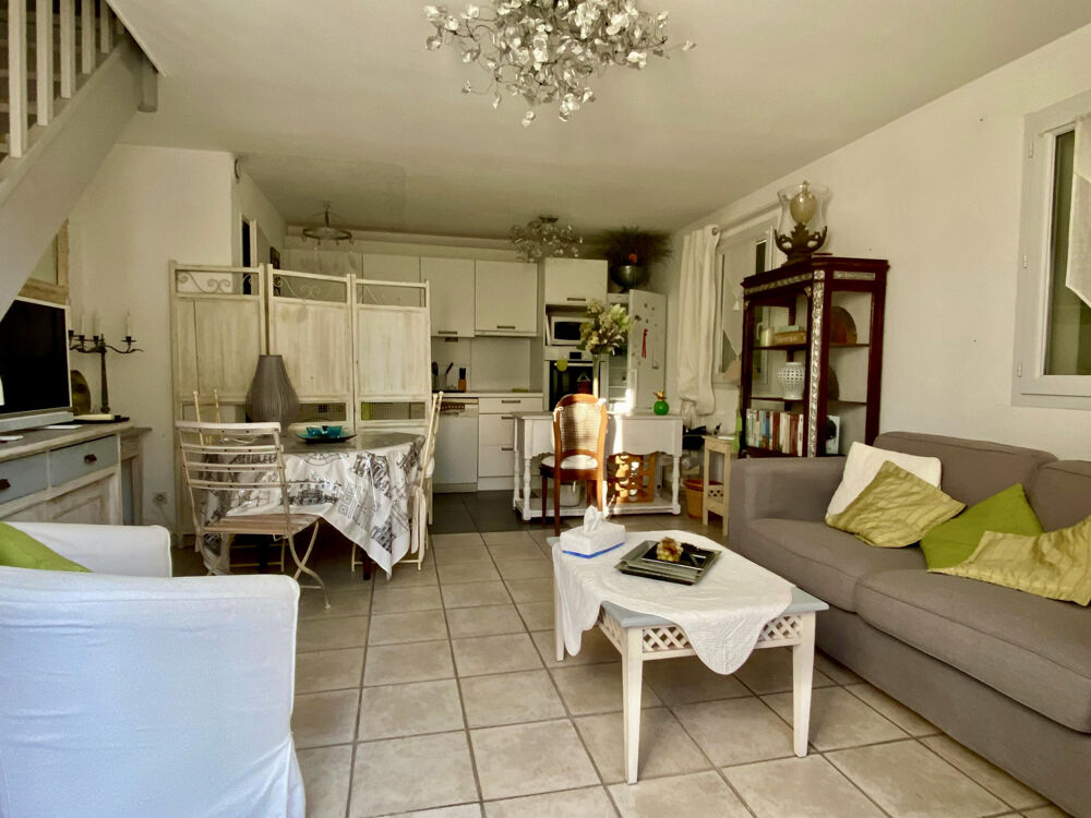 Location Appartement Maison avec extérieur et garage situe e a  700 me tre du centre d'Uze s Uzes