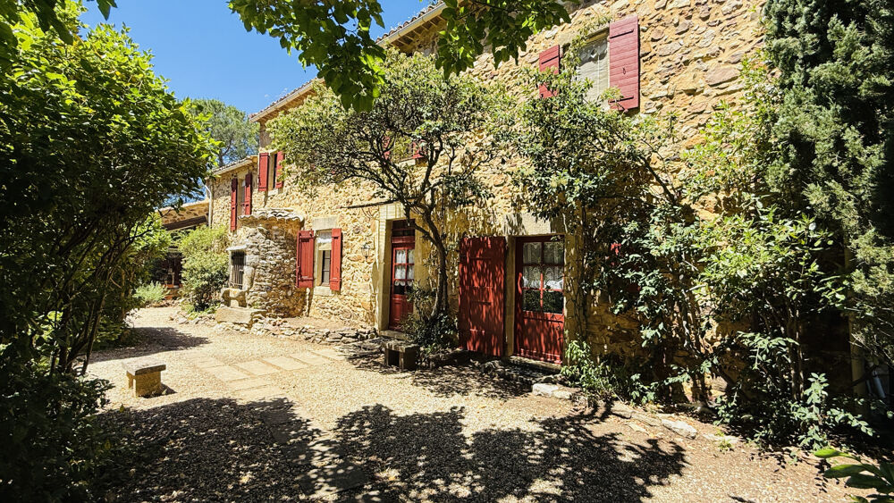 Vente Maison À 15 minutes d'Uzès, magnifique mas en pierre plein de charme, au cœur de la nature. Uzes