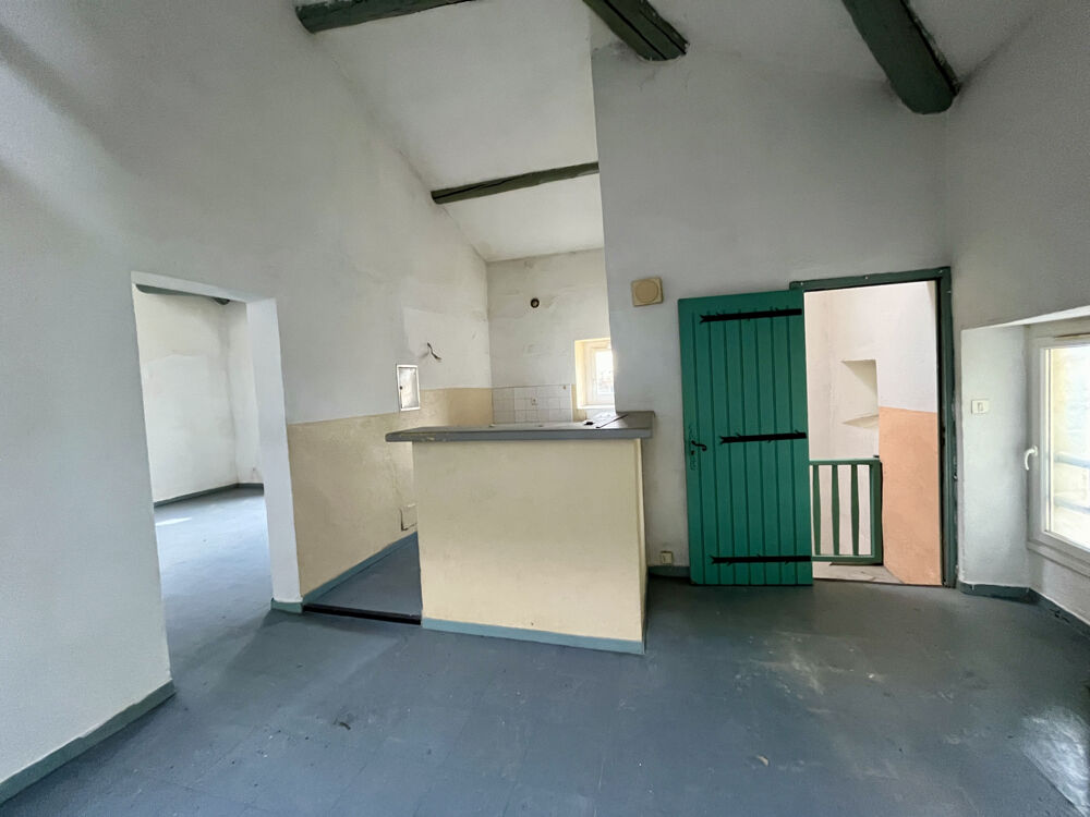Vente appartement 110 m2 : 3 chambres, 5 pièces de vie lumineuses et de beaux volumes. Balcon. Parking gratuit
