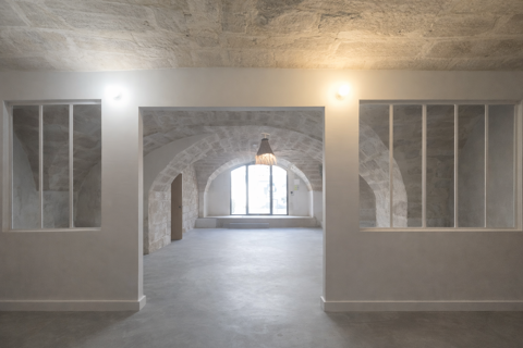 OPPORTUNIT&Eacute; RARE &Agrave; UZ&Egrave;S   DEUX LOCAUX COMMERCIAUX D'EXCEPTION 460000 30700 Uzes