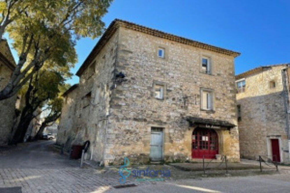   Vente murs professionnels, types d'activités autorisés, à seulement 4 km d'Uzès. Opportunité rare ! 