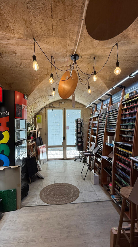   À VENDRE - Fonds de commerce ou Droit au bail -  UZES - Rue piétonne 