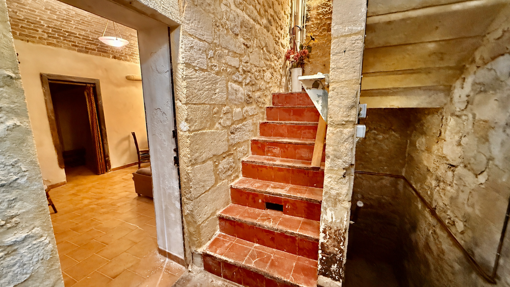 Vente Maison Uzès, maison de ville de caractère adossée au Duché, au cœur du centre historique Uzes