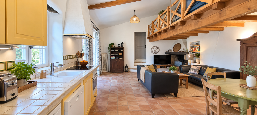LUSSAN LA LÈQUE MAISON EN PIERRE 140 M2 DÉPENDANCE PISCINE & TENNIS