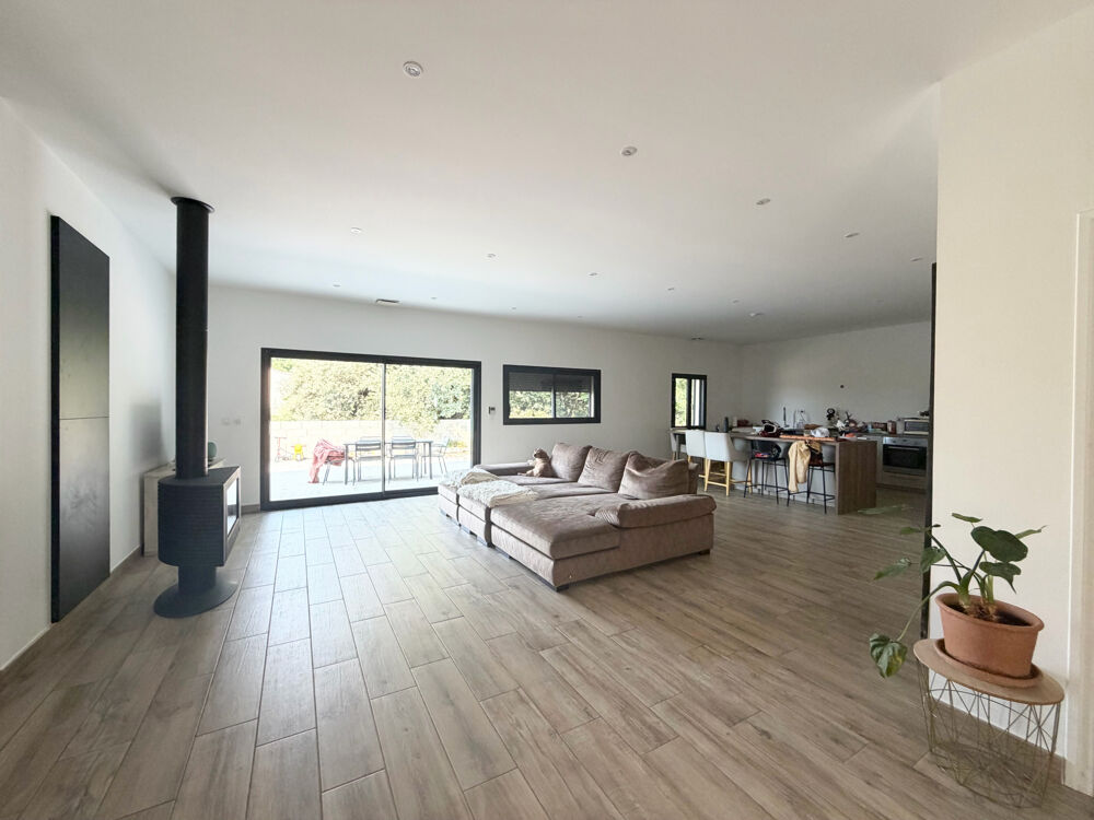 Superbe villa récente 145 m2 de plain-pied proche Uzes avec jardin et piscine