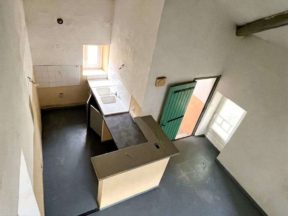 Vente appartement 110 m2 : 3 chambres, 5 pièces de vie lumineuses et de beaux volumes. Balcon. Parking gratuit