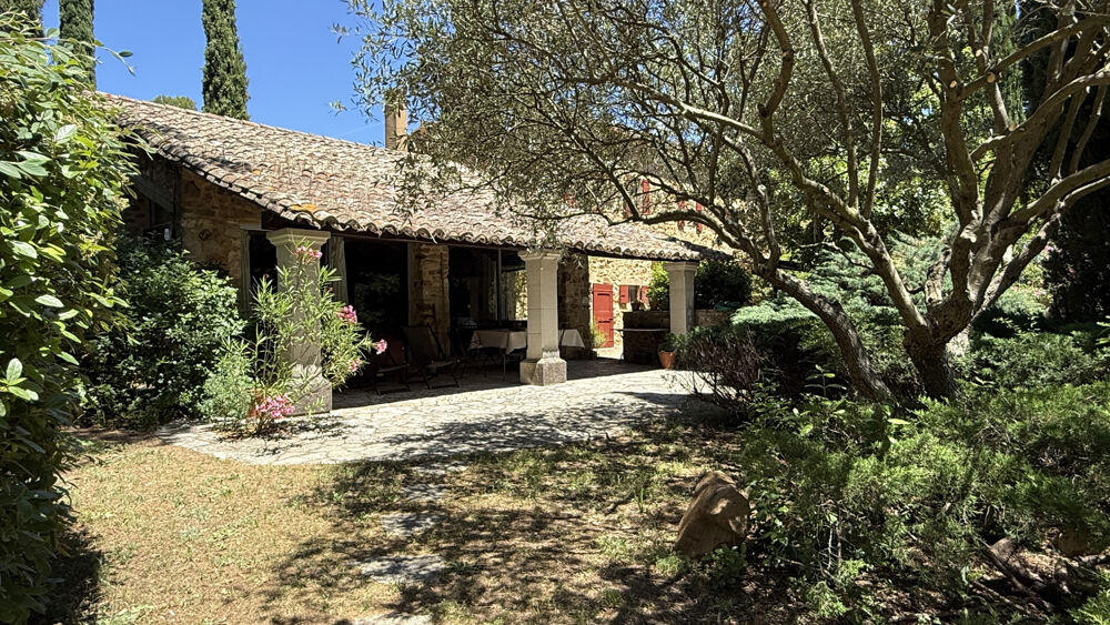 Vente Maison À 15 minutes d'Uzès, magnifique mas en pierre plein de charme, au cœur de la nature. Uzes