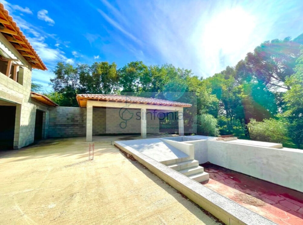 Vente Maison SAINTE-ANASTASIE   Villa contemporaine à terminer   269 m2 habitables   Terrain 1 250 m2   355 000 € Ste anastasie