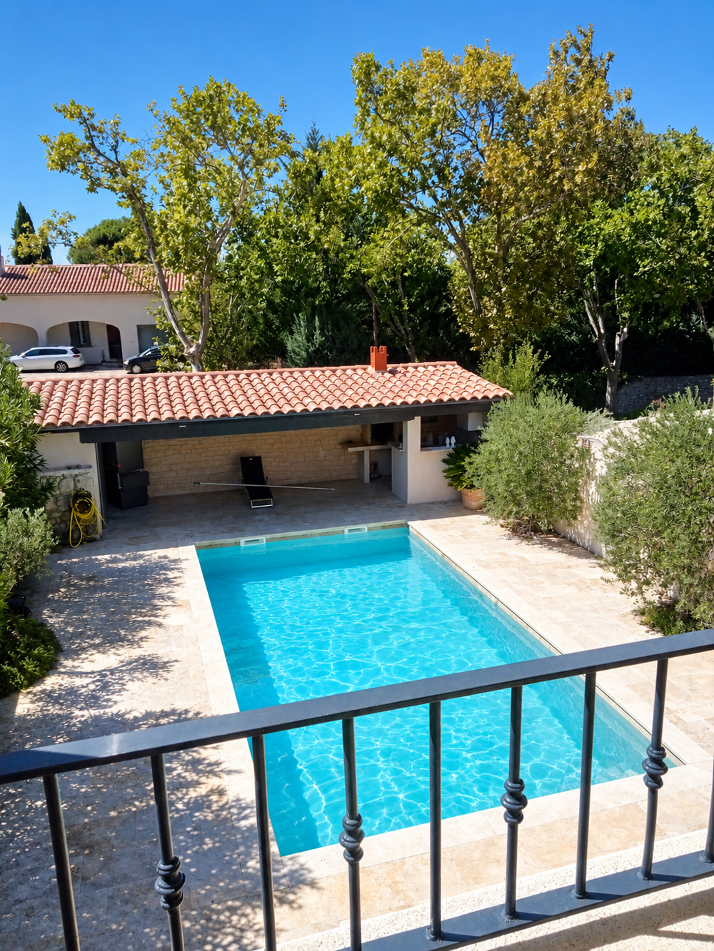 RARE A UZES: MAISON RECENTE 4 CHAMBRES AVEC PISCINE A PIED DU CENTRE HISTORIQUE