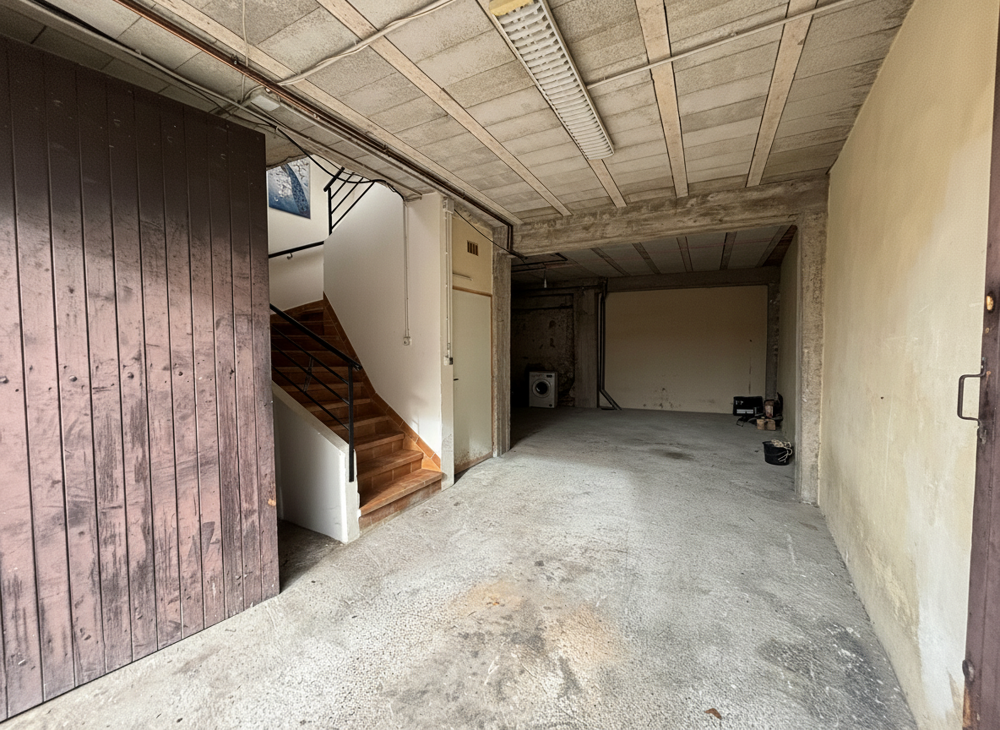 Maison de ville 76,91 m2 habitables avec garage de 64 m2, terrasse et dépendances Lunel centre