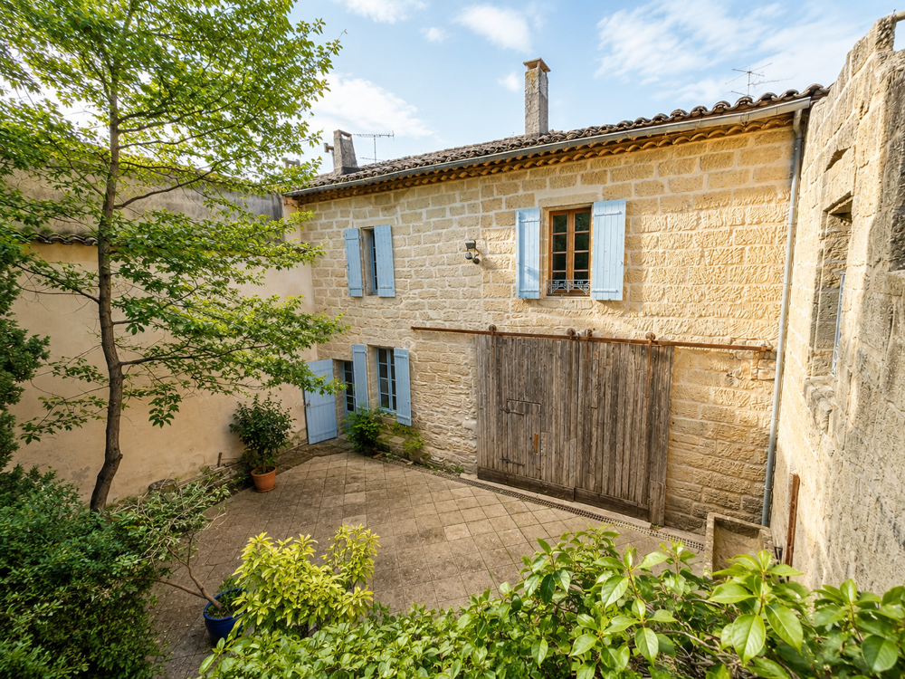 192 m2 habitables, jardin caché et remise de 100 m2 : un bien rare à Gallargues