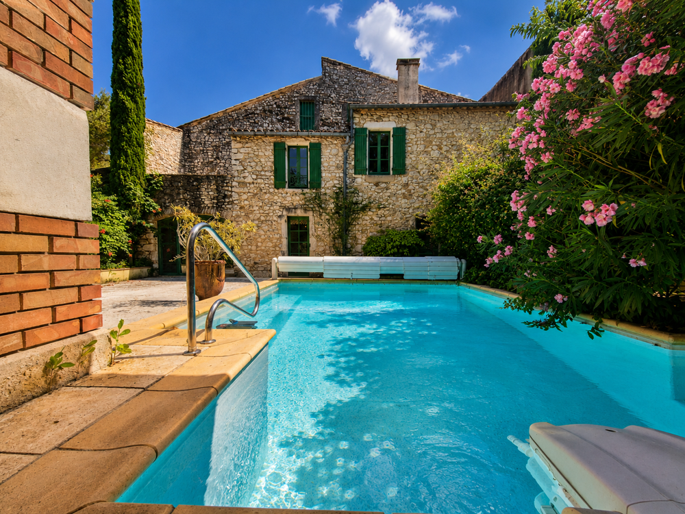 Demeure de caractère : 294 m2 habitables + 125 m2 de potentiel brut sur l'axe Nîmes/Uzès/Alès