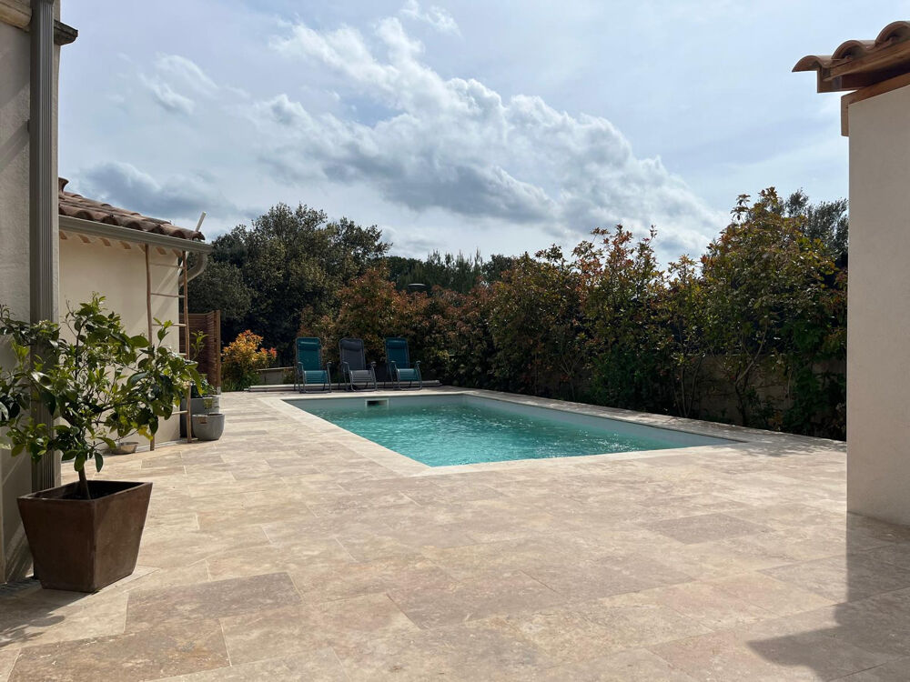 COLLIAS Maison récente avec piscine & dépendance