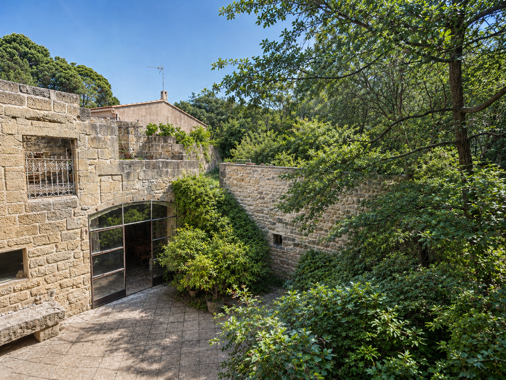 Vente Maison 192 m2 habitables, jardin caché et remise de 100 m2 : un bien rare à Gallargues Gallargues le montueux