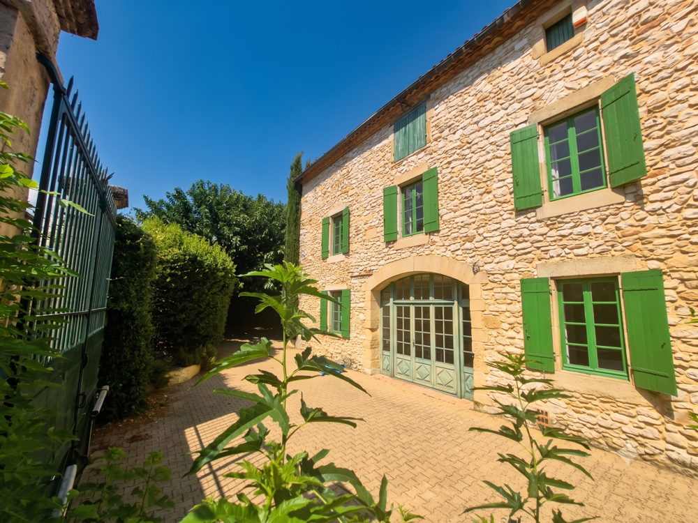 Demeure de caractère : 294 m2 habitables + 125 m2 de potentiel brut sur l'axe Nîmes/Uzès/Alès