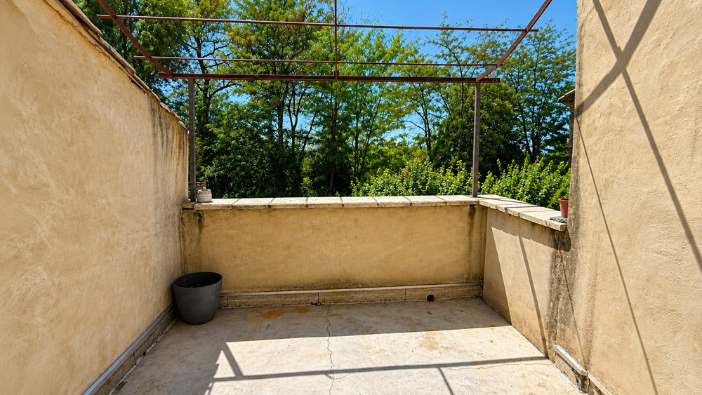 Vente Maison Charmante maison de village rénovée avec jardin, terrasse, grand garage et caves voûtées St victor des oules