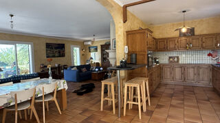  Propriété/château à vendre 3 pièces 109 m²