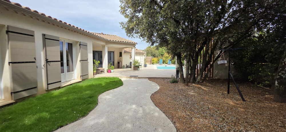COLLIAS Maison récente avec piscine & dépendance
