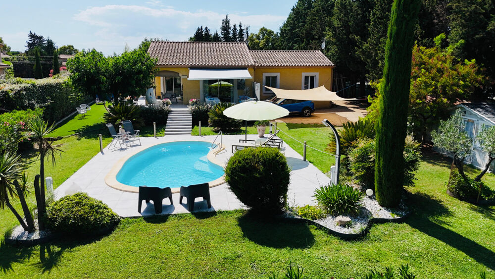 Vente belle maison soignée de plain-pied avec piscine implantée sur un terrain bucolique de 2180 m2 à seulemen