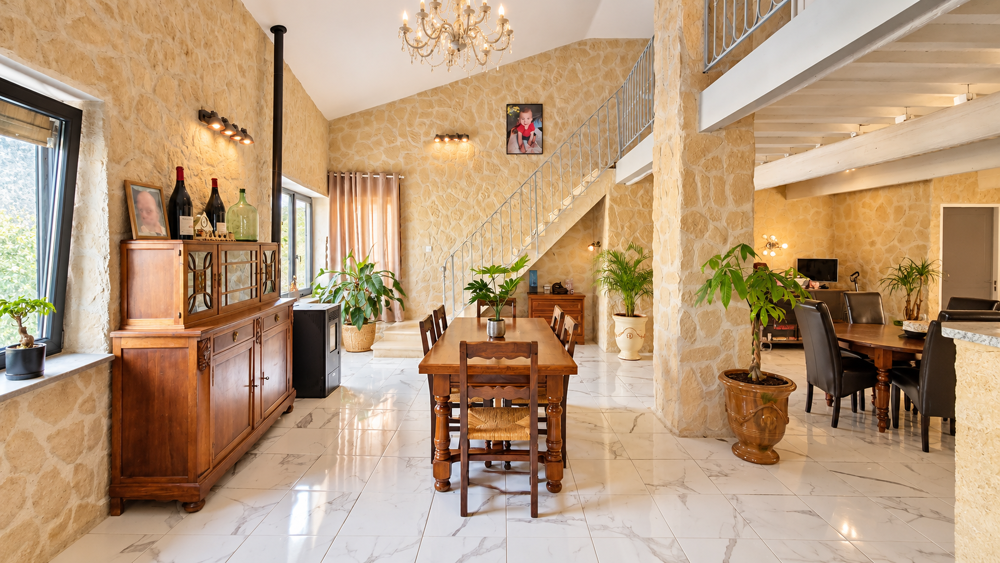 Vente Maison POUZILHAC Maison de caractère en pierre de 167 m2, terrasse et cour Pouzilhac