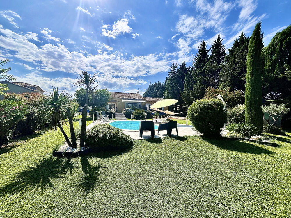 Vente belle maison soignée de plain-pied avec piscine implantée sur un terrain bucolique de 2180 m2 à seulemen