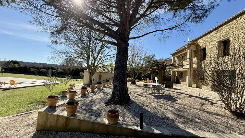 A vendre Uzès, maison rénovée avec dépendance, piscine et vue dégagée