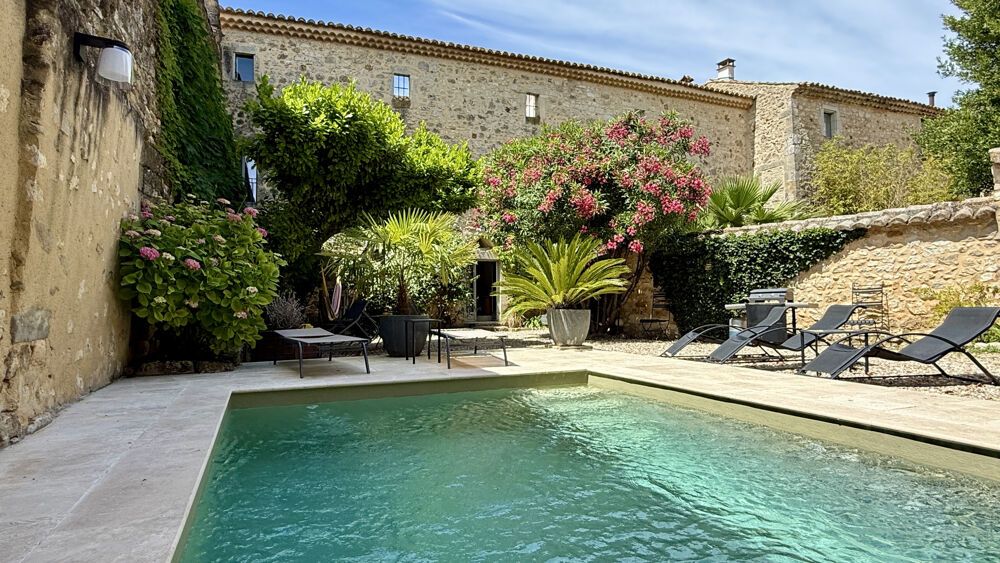 Propriété de charme avec piscine à 7 minutes dUzès