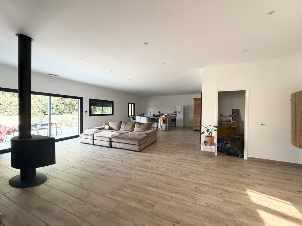 Superbe villa récente 145 m2 de plain-pied proche Uzes avec jardin et piscine