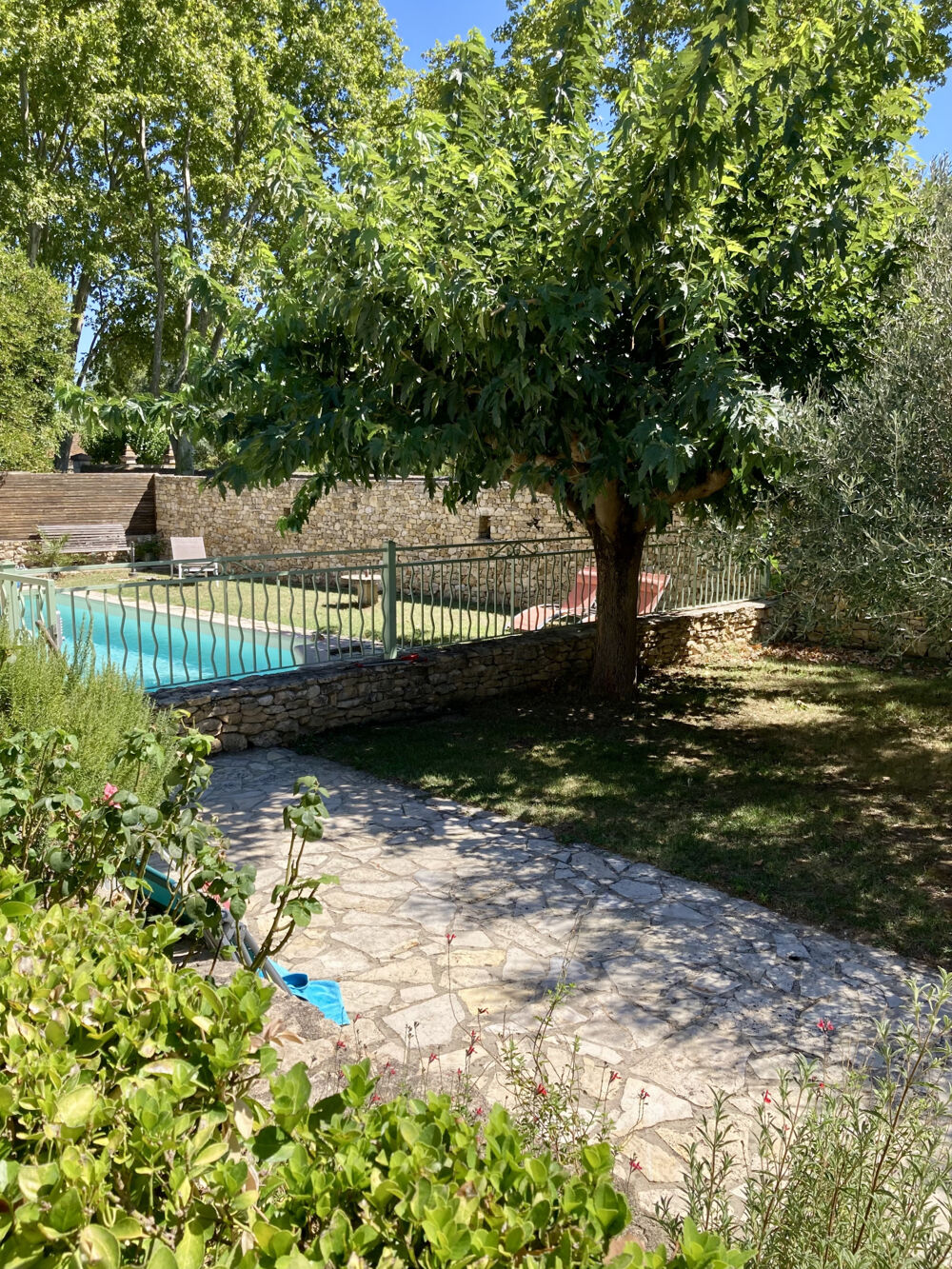 Maison fonctionnelle avec piscine, dépendance et beau terrain à Entre Uzès et Arpaillargues