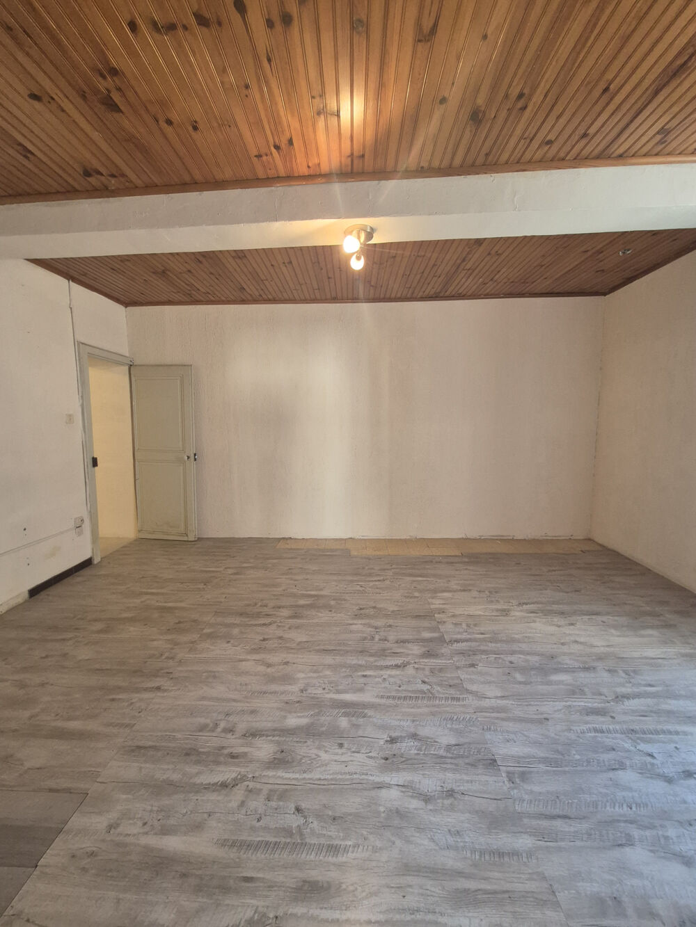 MAISON DE VILLAGE AVEC GARAGE ET ATOUTS ÉNERGÉTIQUES, POTENTIEL A EXPLOITER