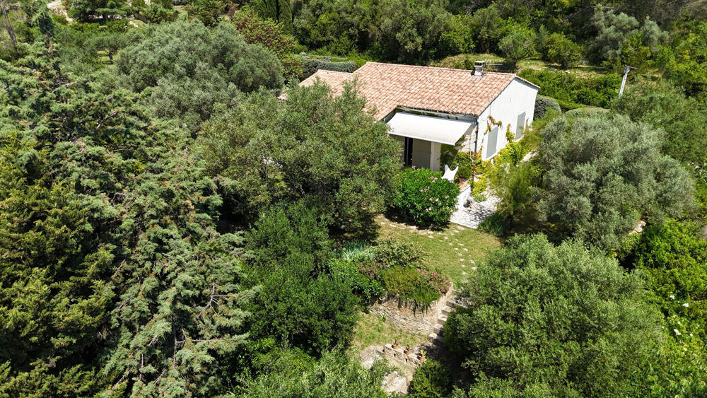 Maison de plain-pied avec vue sur le Duché d'Uzès et jardin méditerranéen