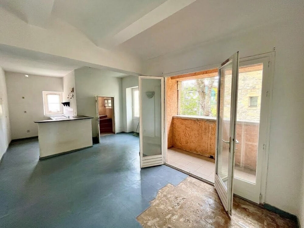 Vente appartement 110 m2 : 3 chambres, 5 pièces de vie lumineuses et de beaux volumes. Balcon. Parking gratuit