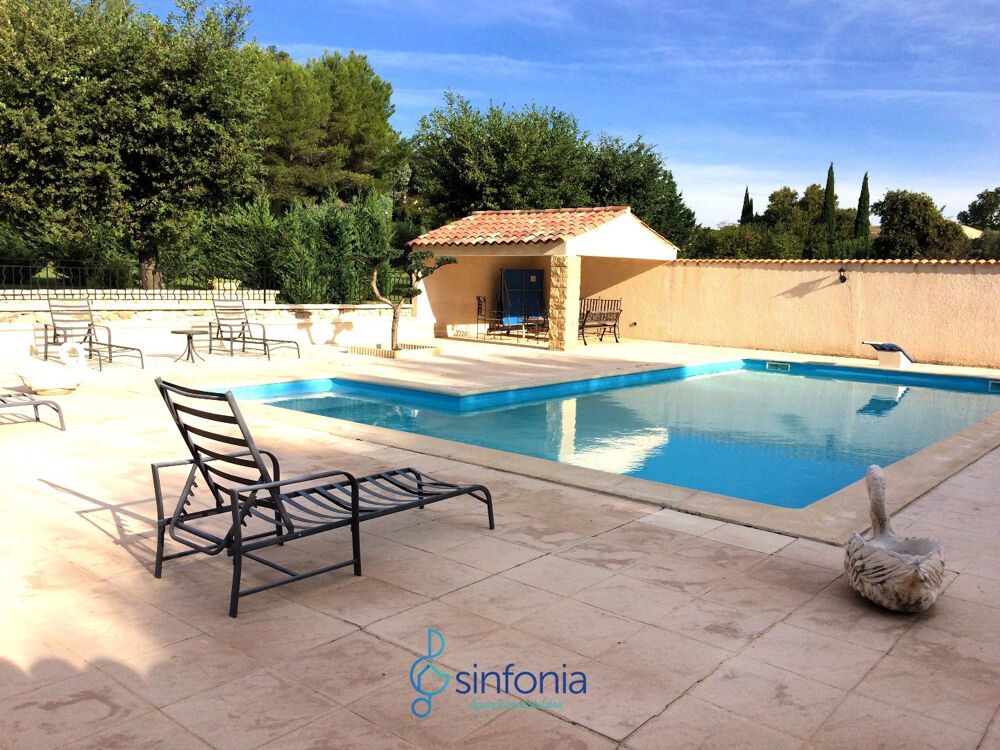 En vente À 6 KM D'UZÈS PROPRIÉTÉ FAMILIALE DE 250 M2 AVEC PISCINE ET DEUX ESPACES DE VIE INDÉPENDANTS