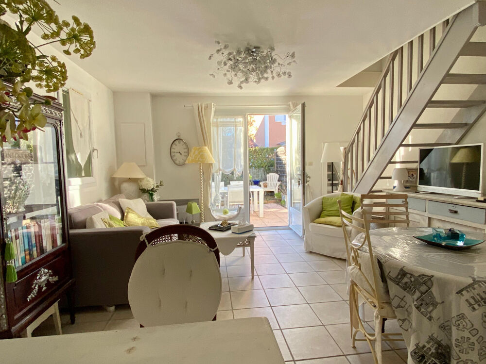 Location Appartement Maison avec extérieur et garage situe e a  700 me tre du centre d'Uze s Uzes