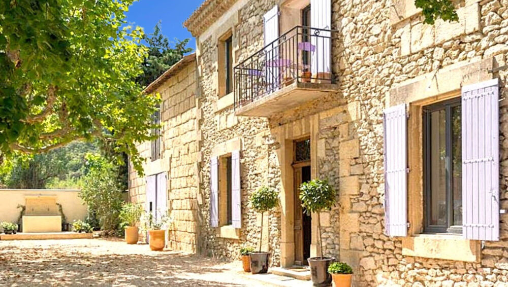 Vente Maison Magnifique mas rénové avec piscine, dépendances sur un terrain d'environ 12 000 m2 Sernhac